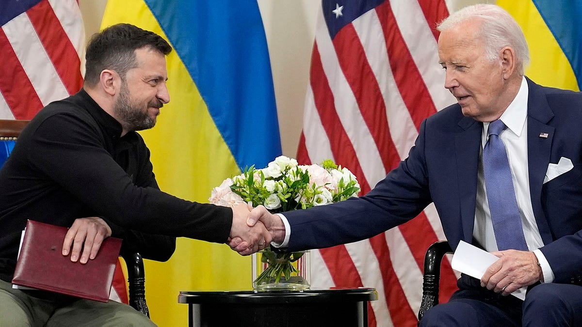 Biden shakes hands with Zelensky in Paris